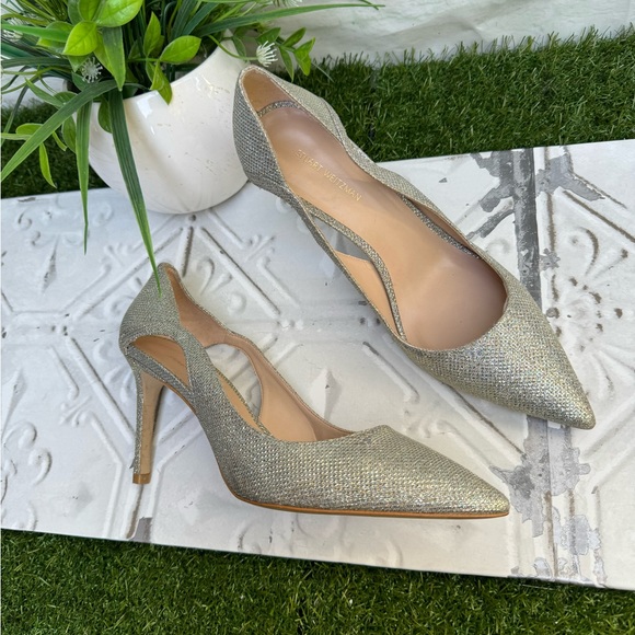 Stuart Weitzman Mariposa Metallic
Mesh Pump in Platino size 9 - Picture 8 of 11